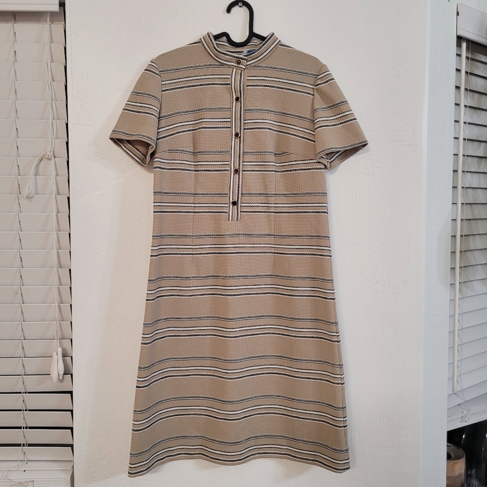 1970s vintage knit shirt dress